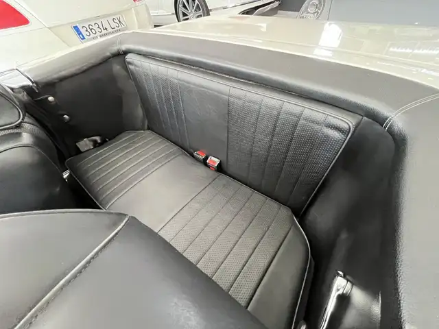 Mercedes-Benz 450 view 14