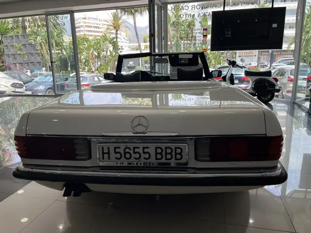 Mercedes-Benz 450 view 7