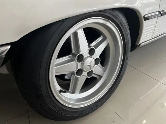 Mercedes-Benz 450 view 5