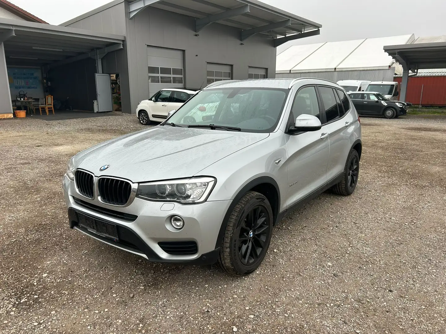 BMW X3 xDrive 20 d Advantage Grau - 1