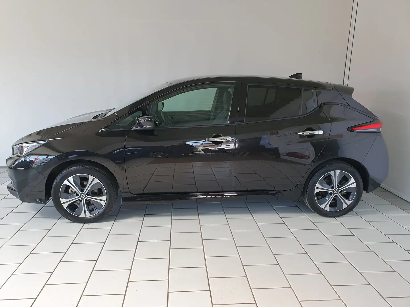 Nissan Leaf e+ Tekna 62 kWh Schwarz - 2