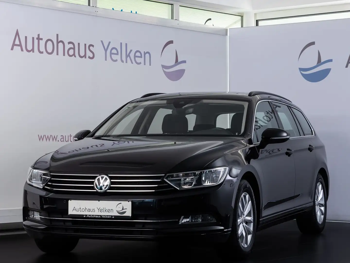 Volkswagen Passat 1.6 TDI Comfortline *ACC*NAVI*SPUR Fekete - 1