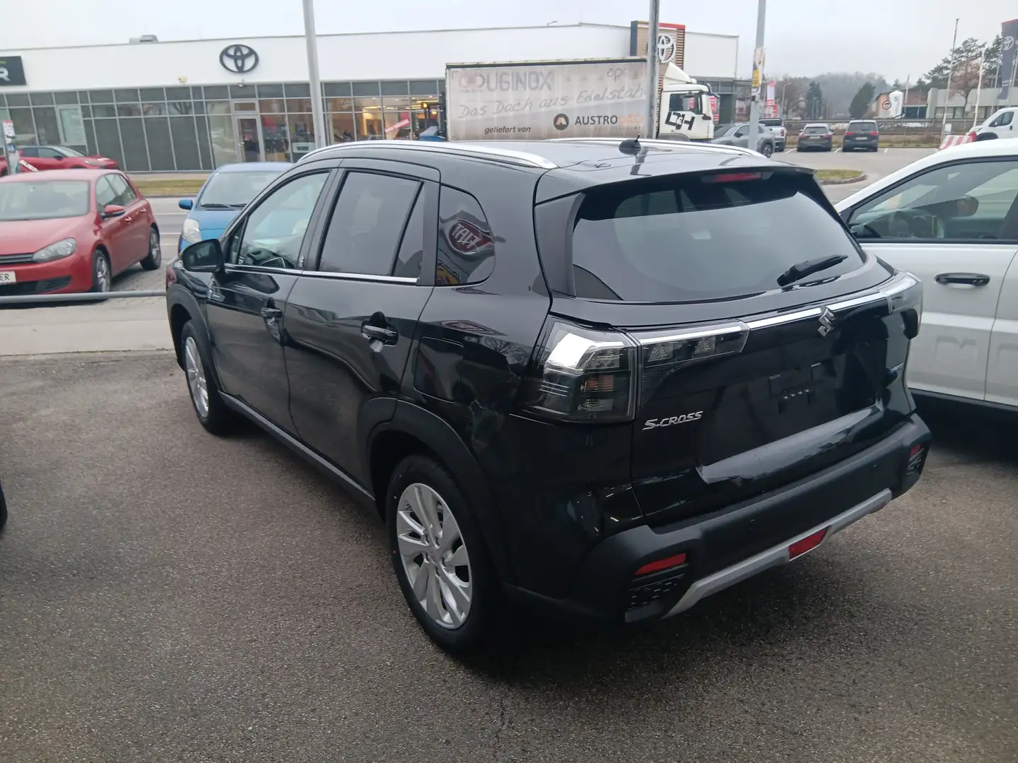 Suzuki S-Cross 1.4 Shine MT ALLGRIP Hybrid Snowfox Edition Schwarz - 2