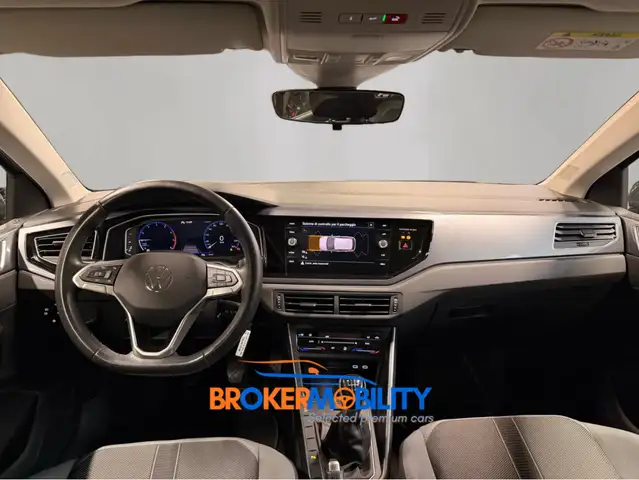 Volkswagen Polo view 8