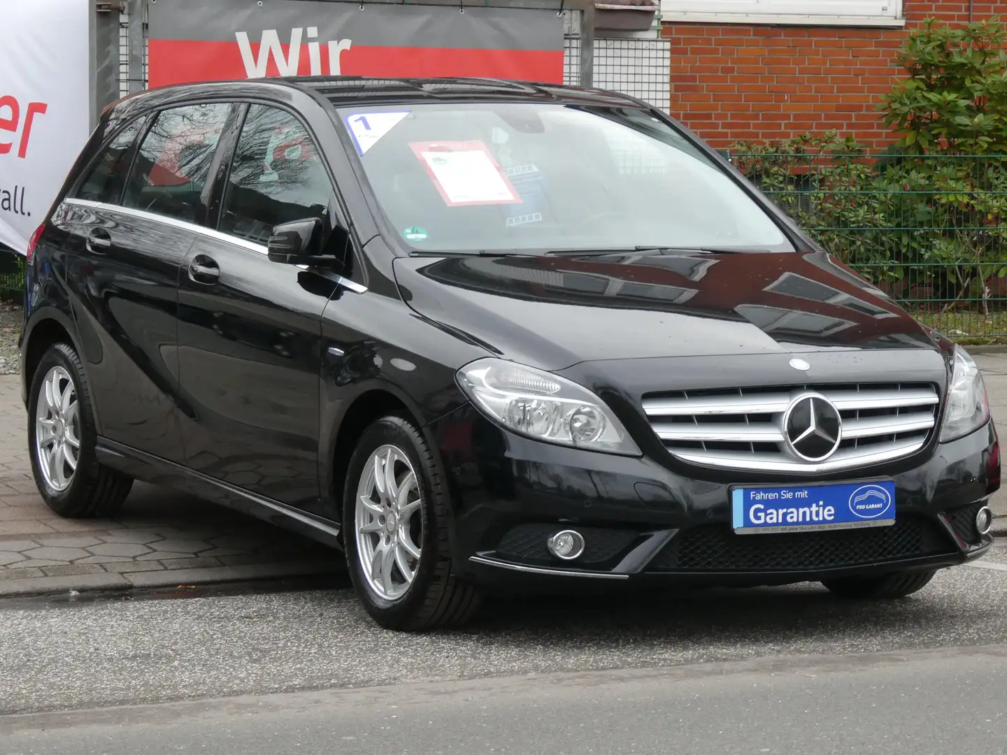 Mercedes-Benz B 200 EURO6 SPORT PAKET 1.Hand TÜV11/2027 Schwarz - 1