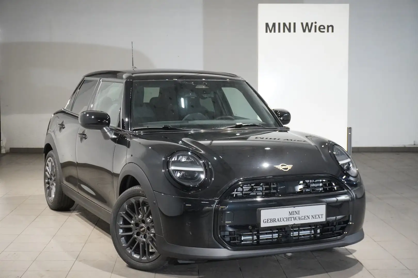 MINI Cooper 5-Türer C Schwarz - 1