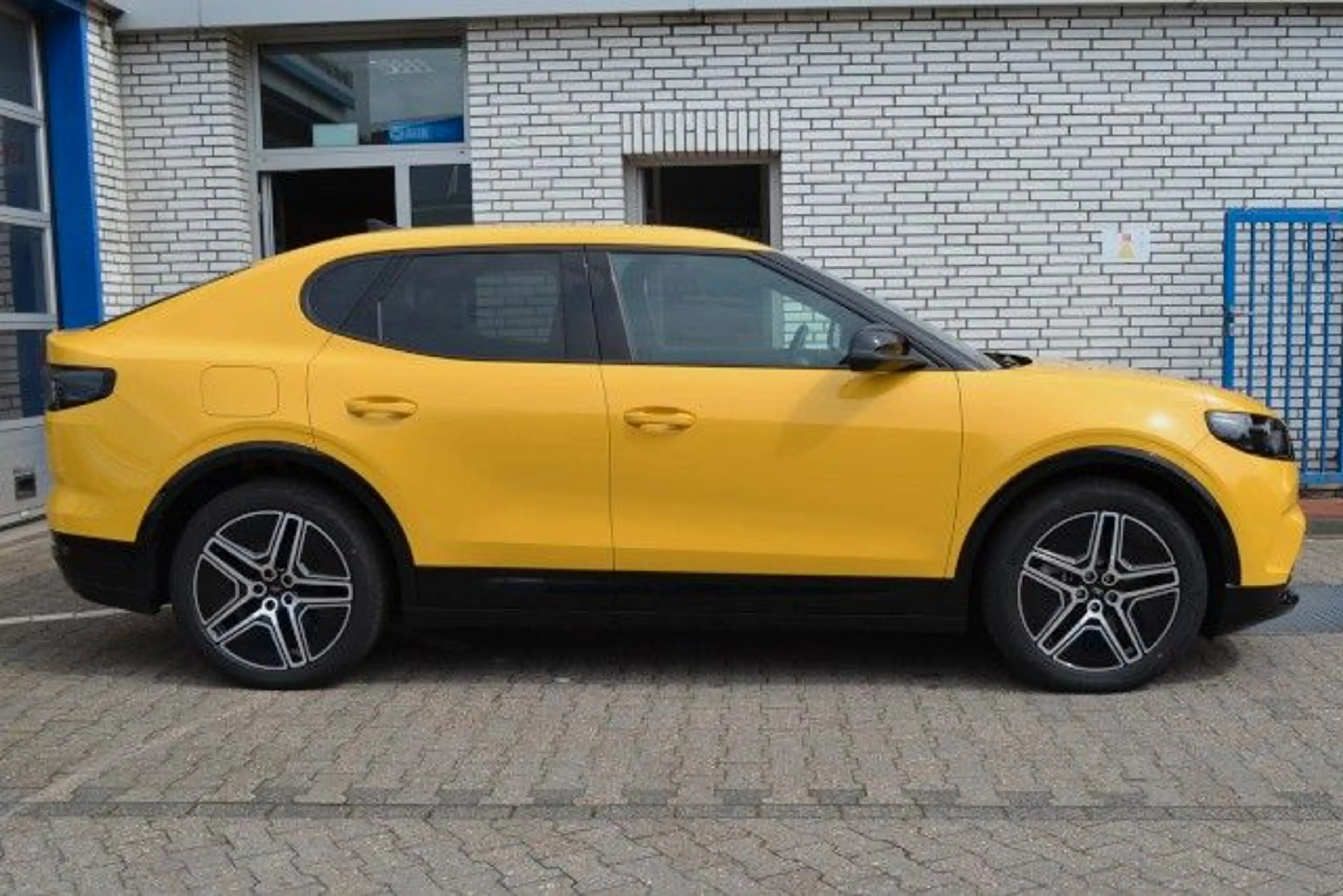 Ford Capri AWD Premium Wärmepumpe 360*Cam — photo 2