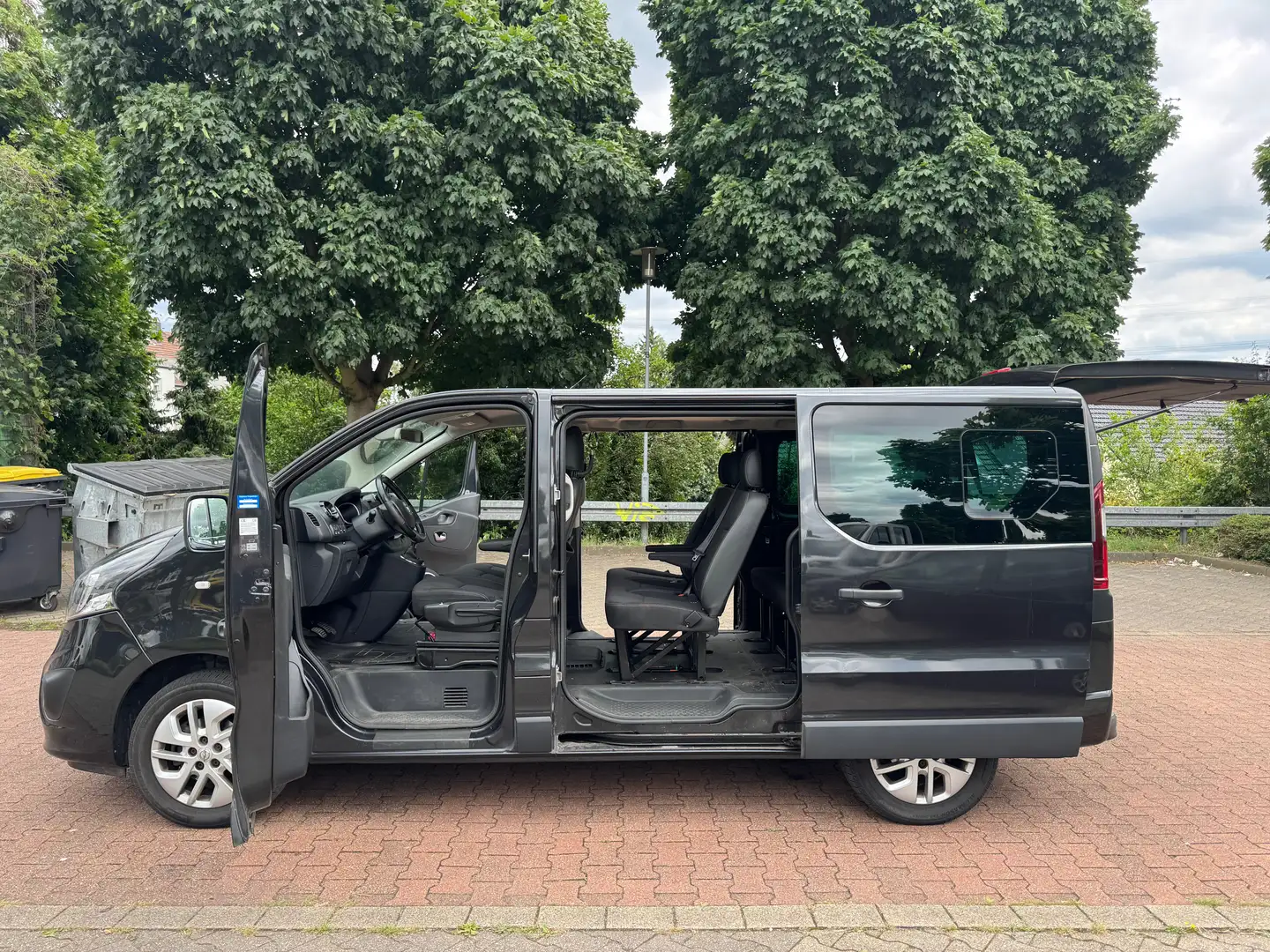 Opel Vivaro Combi L1H1  2,7t .9 Sitzer. KLIMA. NAVI. EURO6 Schwarz - 2