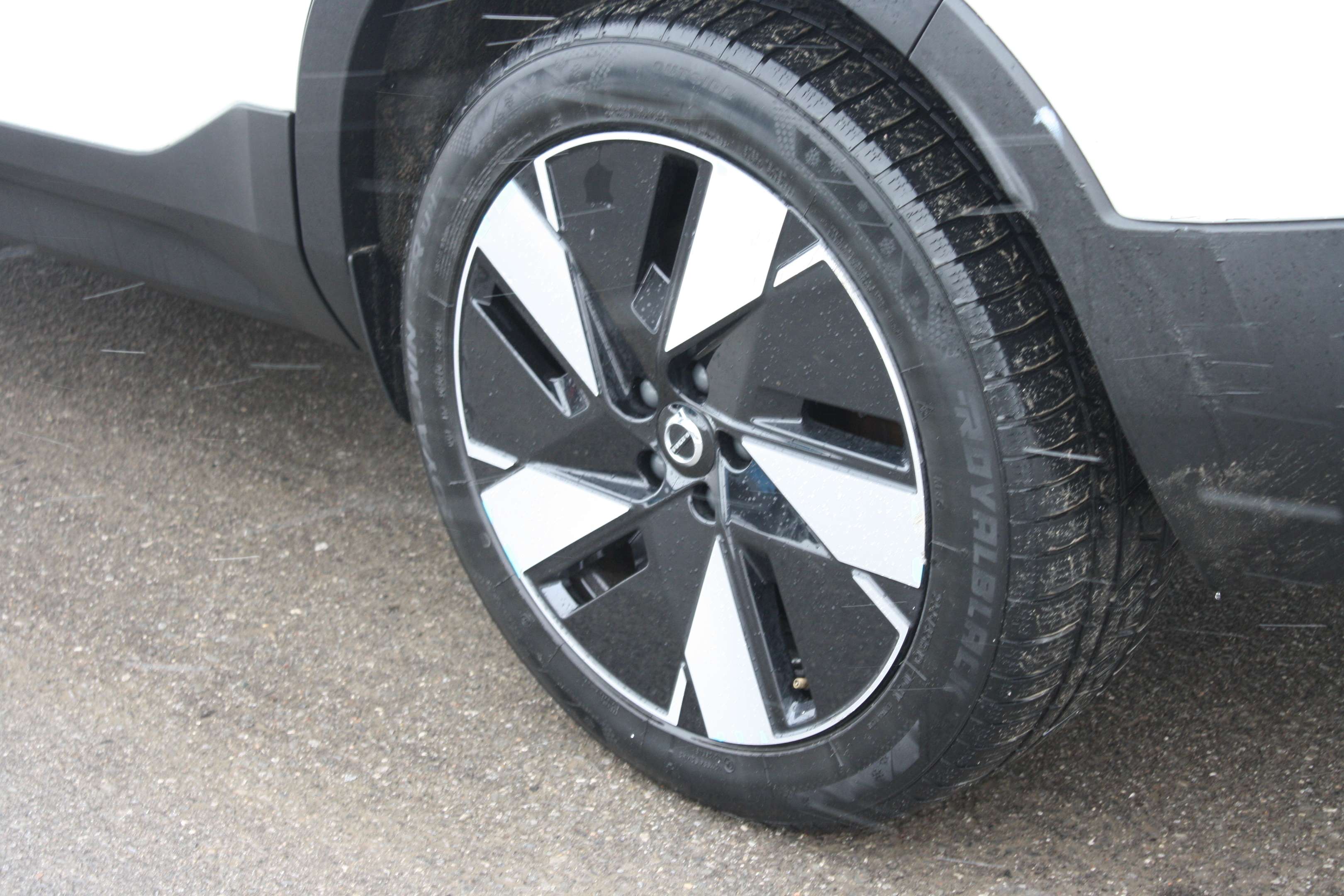 2024 Volvo XC40 RWD Core thumb 8