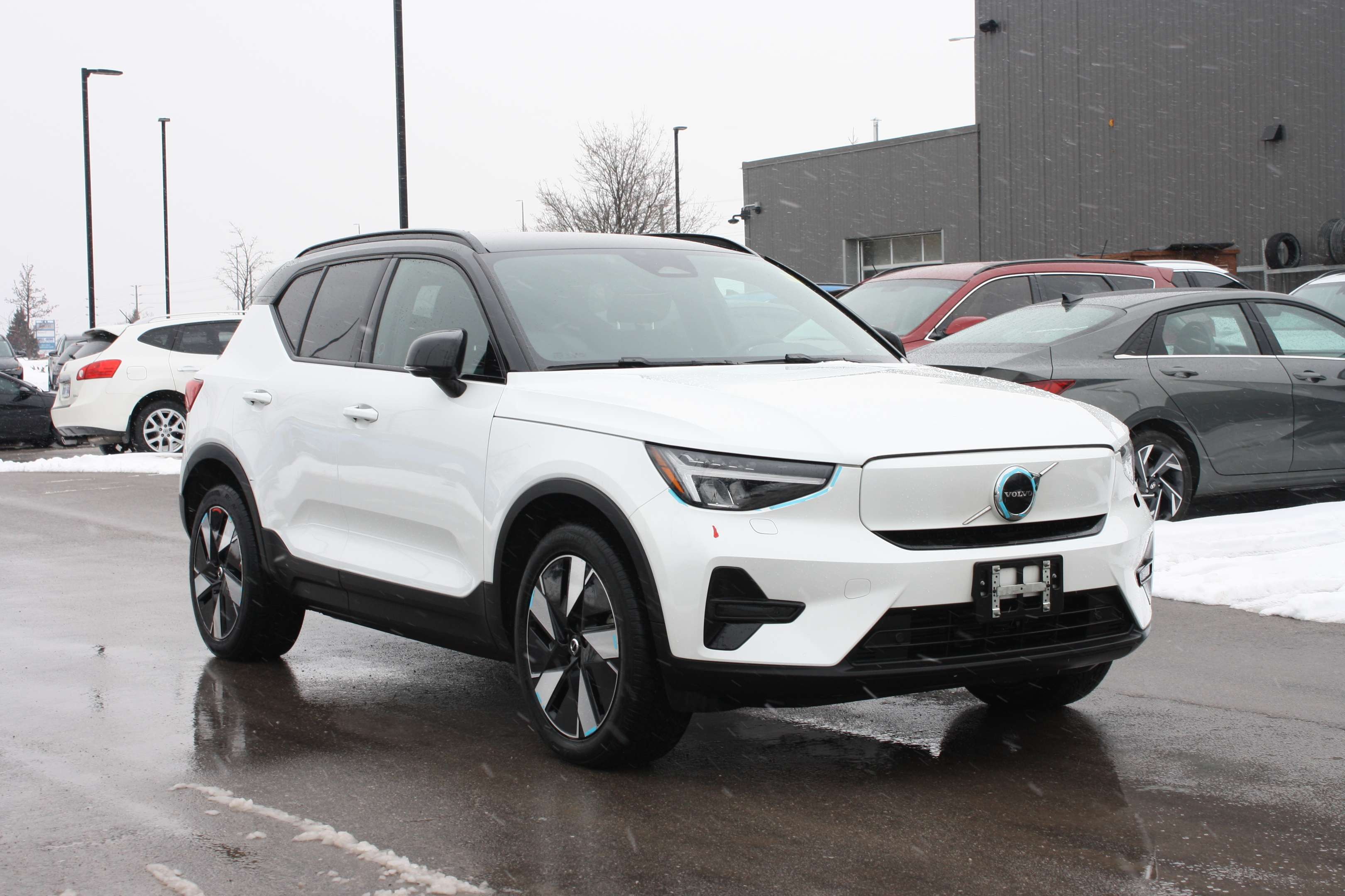 2024 Volvo XC40 RWD Core alt 4