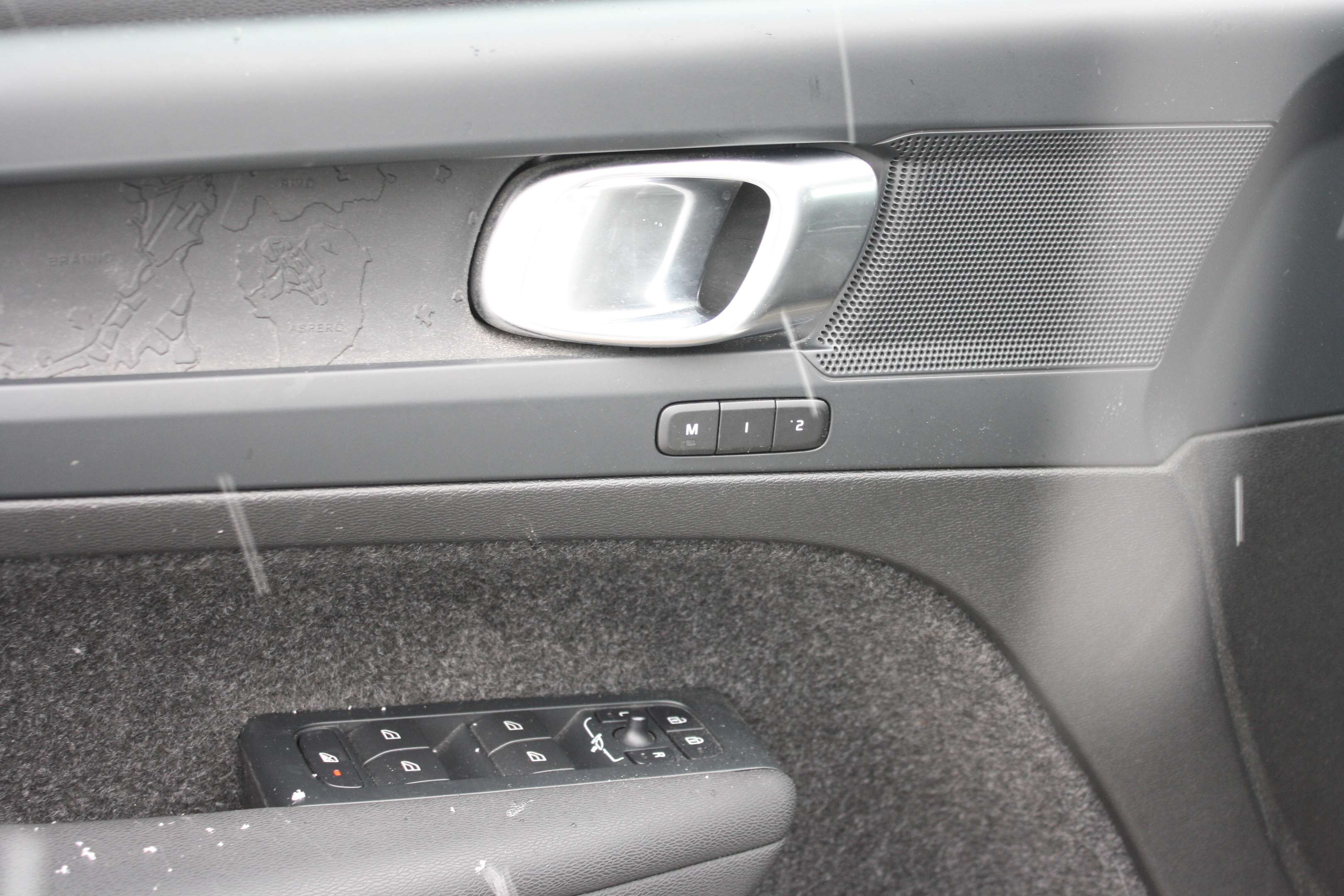 2024 Volvo XC40 RWD Core thumb 12