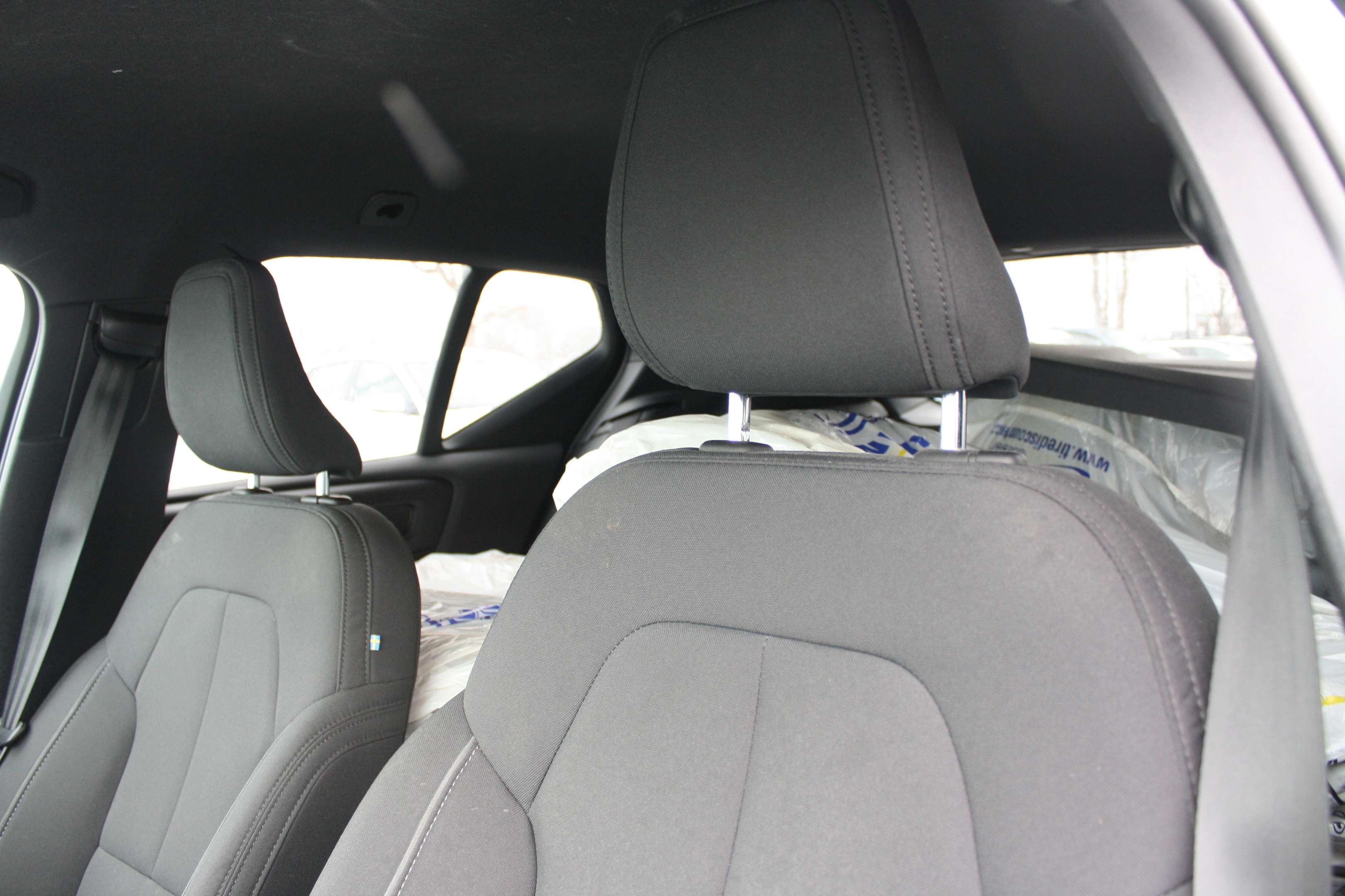 2024 Volvo XC40 RWD Core thumb 11