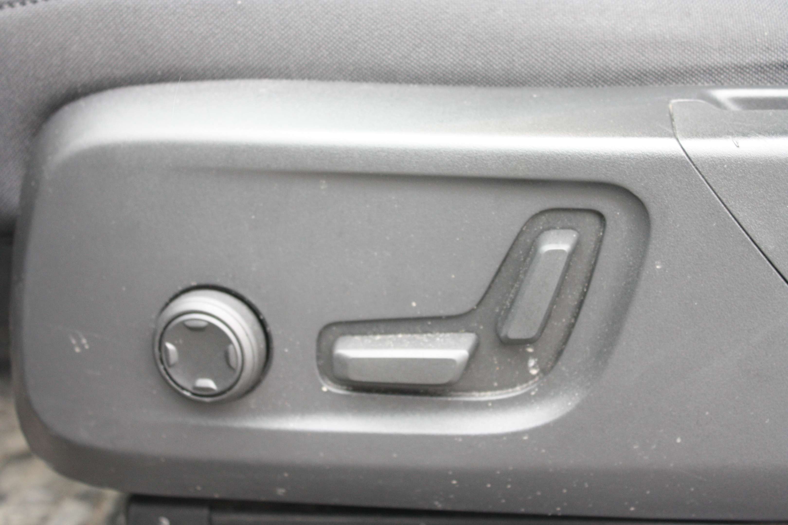 2024 Volvo XC40 RWD Core thumb 9