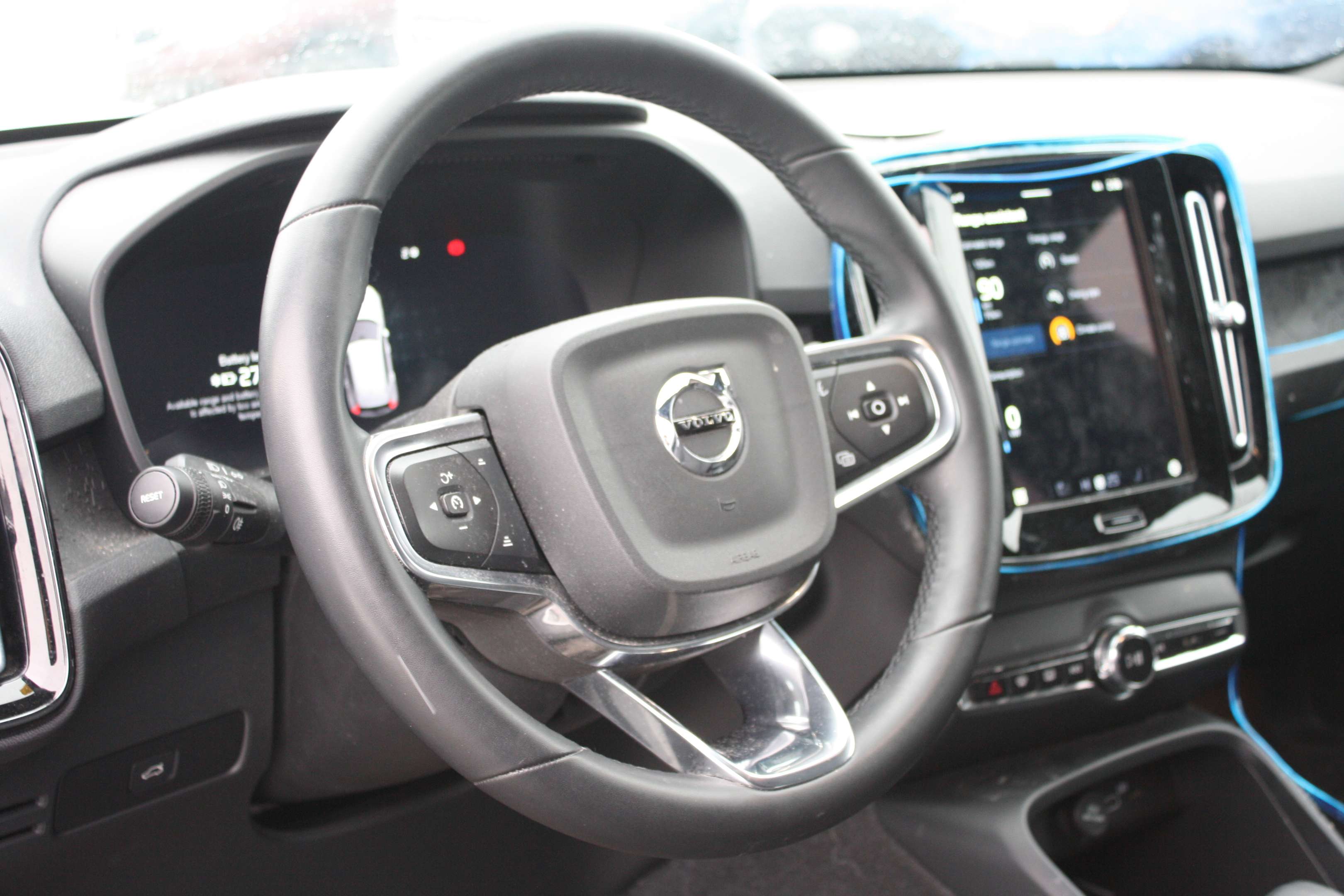 2024 Volvo XC40 RWD Core thumb 10