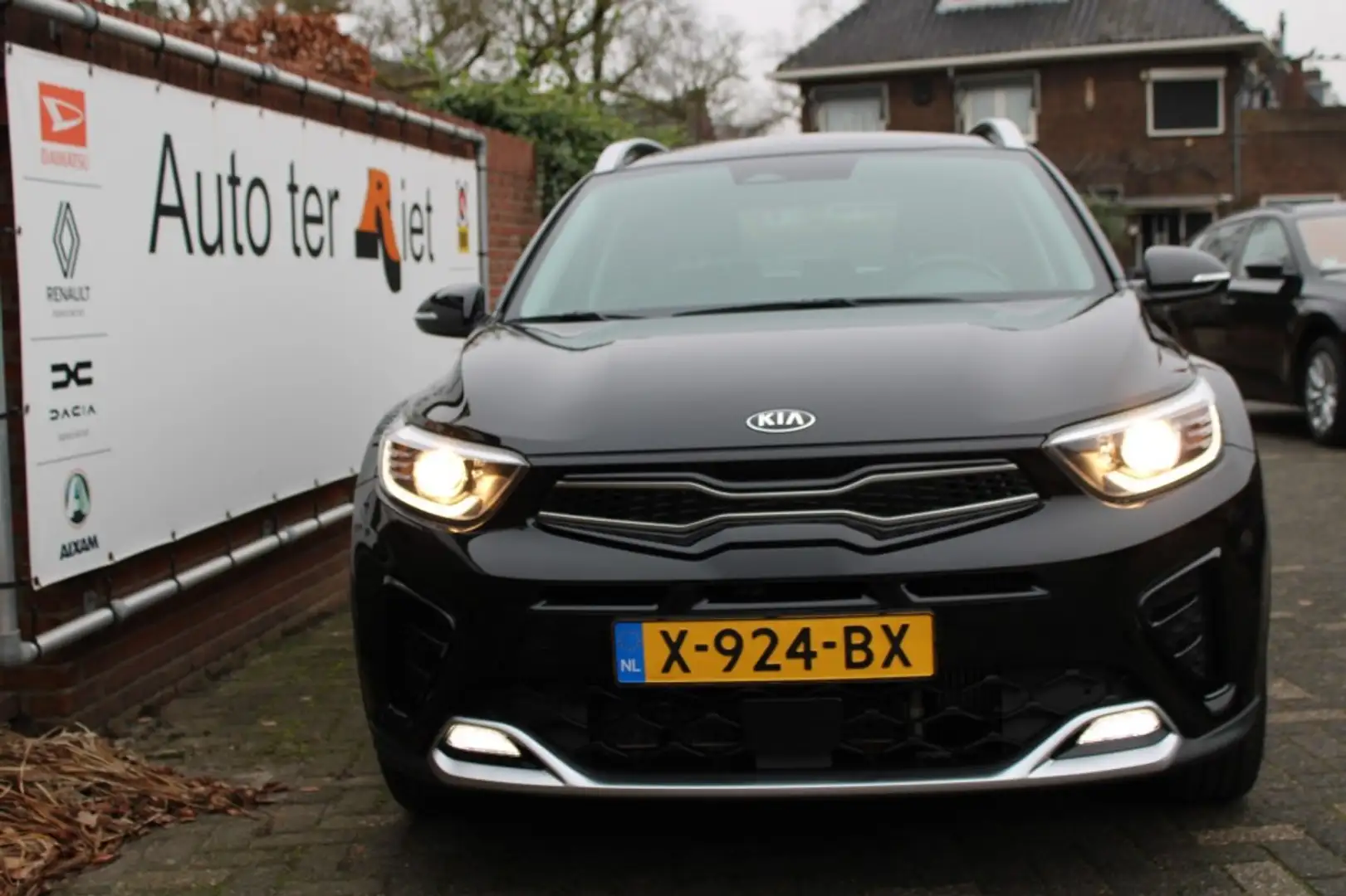 Kia Stonic 1.0 12V Mild Hybrid GT Plus Line Automaat Schwarz - 2