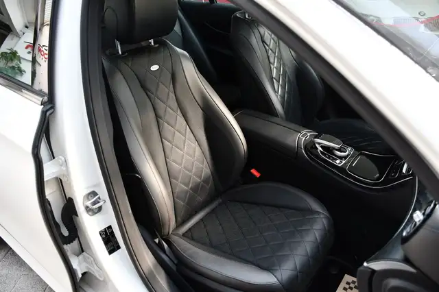 Mercedes-Benz 220 view 15
