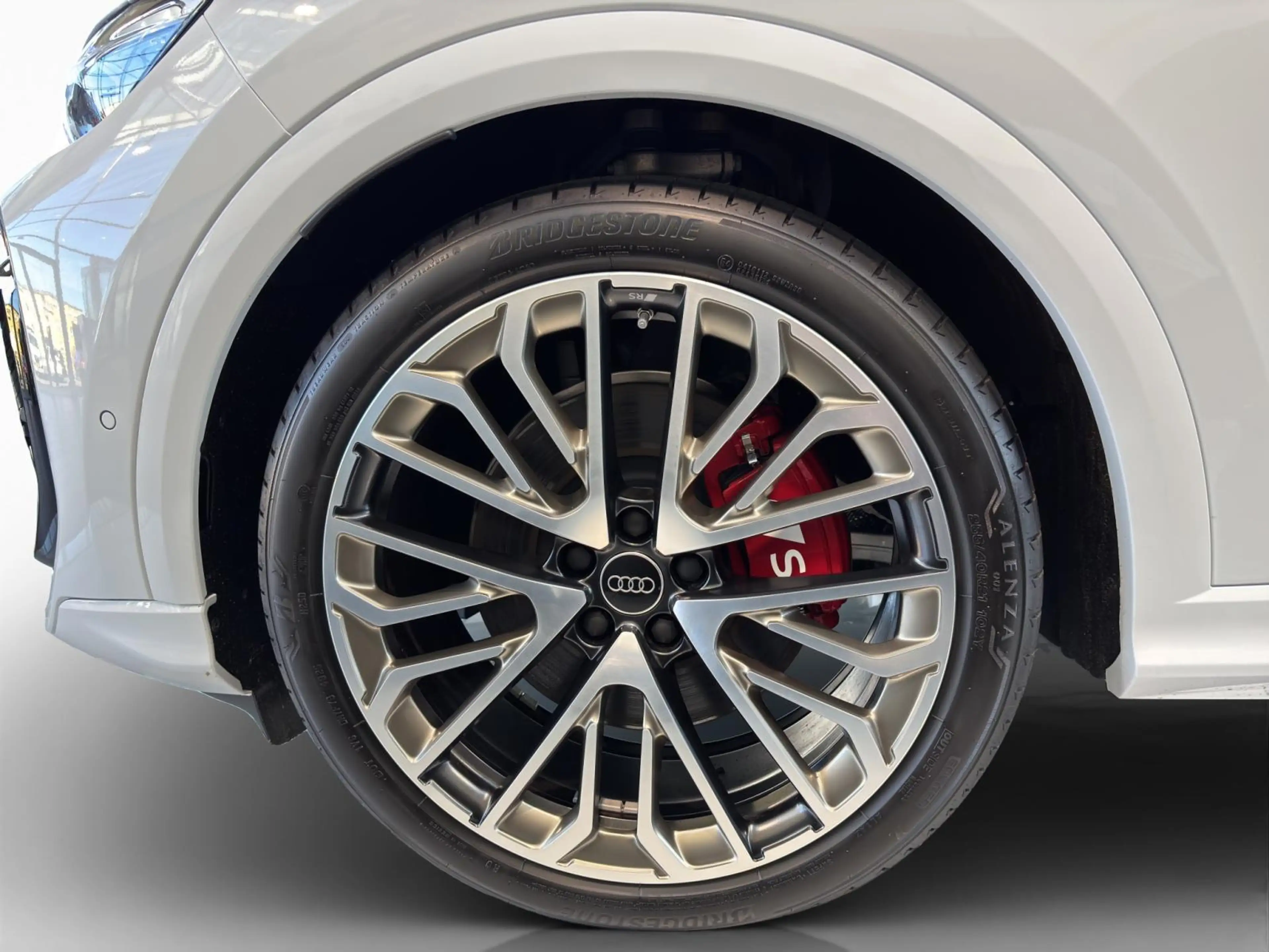 Audi SQ5 SUV — photo 8