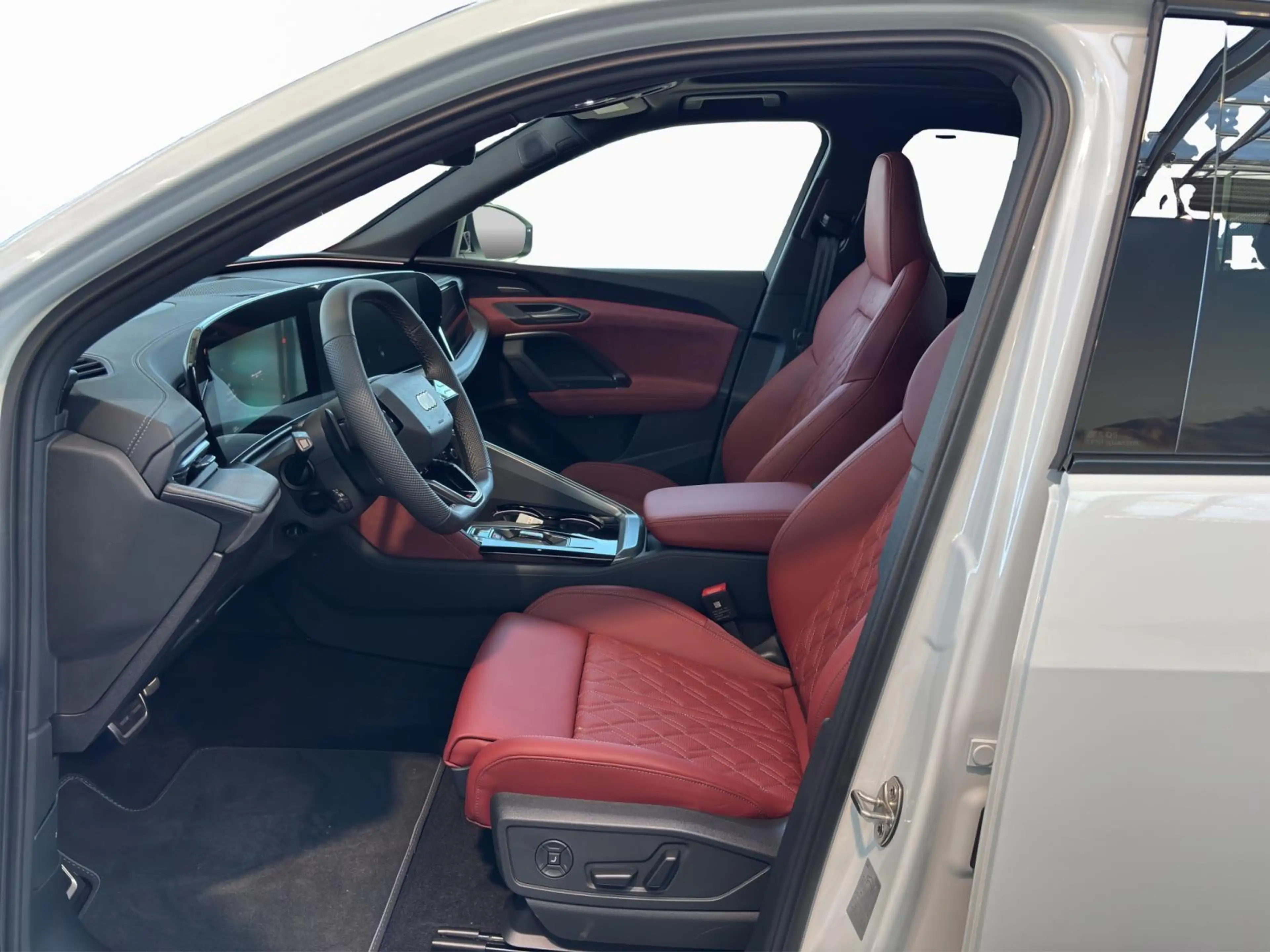 Audi SQ5 SUV — photo 9