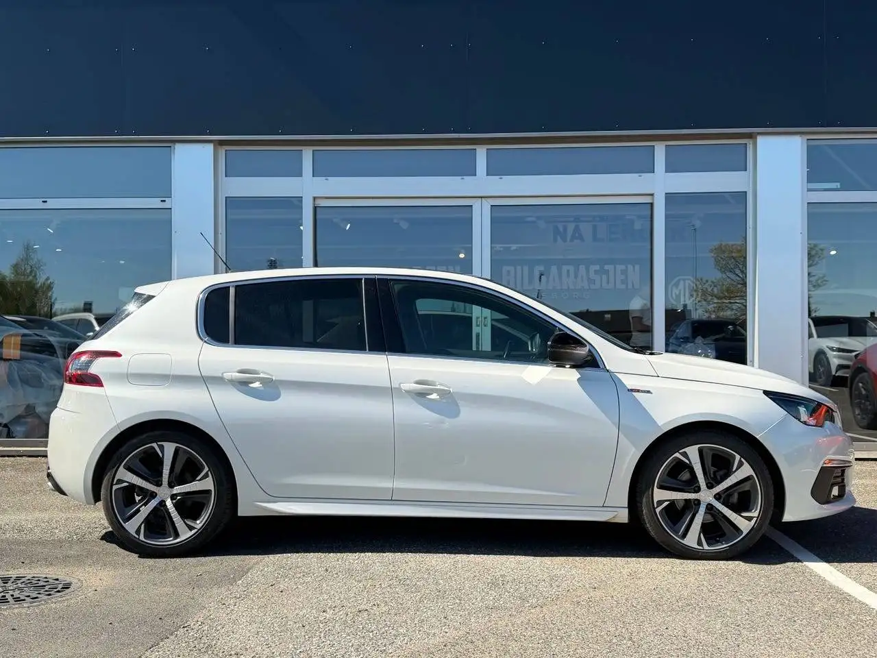 Peugeot 308 308 — photo 18