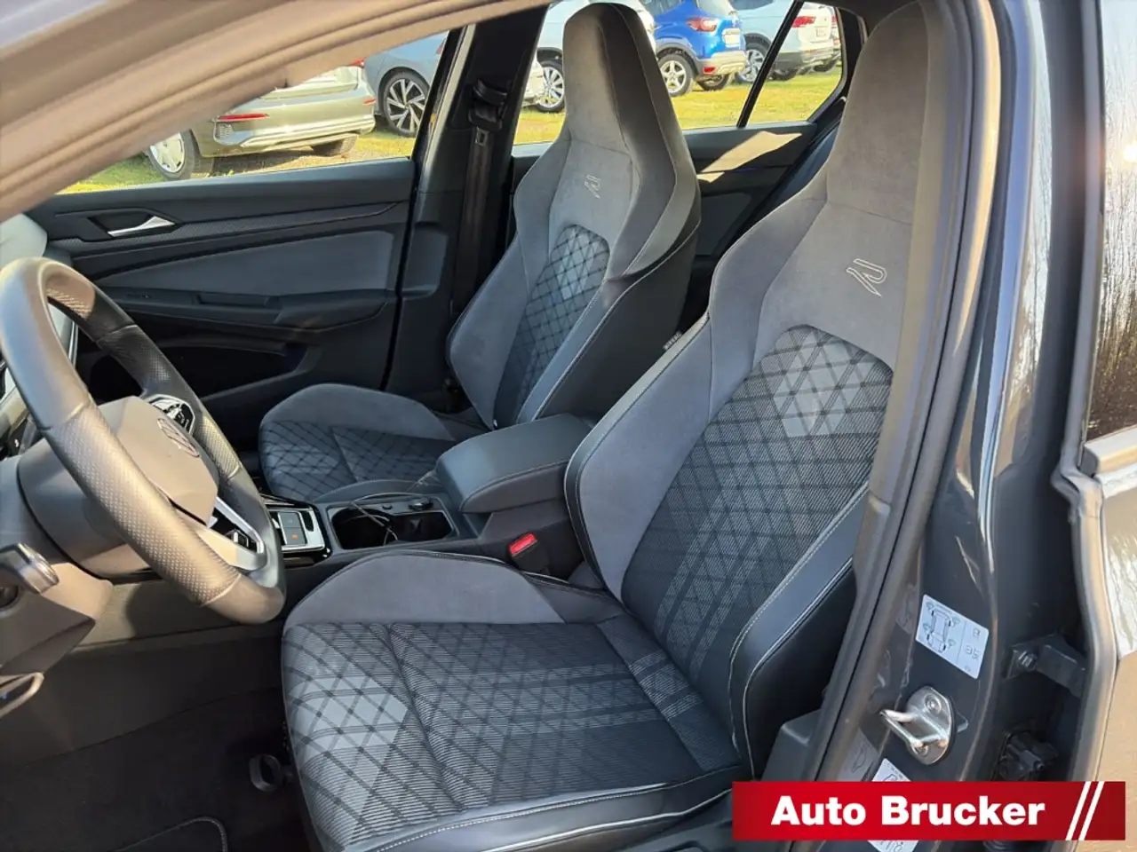 Volkswagen Golf VIII R-Line 1.5 TSI 6-Gang LED+SPORTSITZE+KLIMAAUT 14