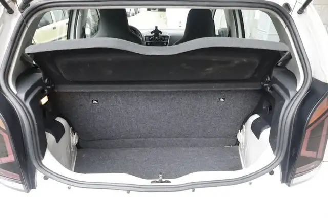 Volkswagen Up! view 16