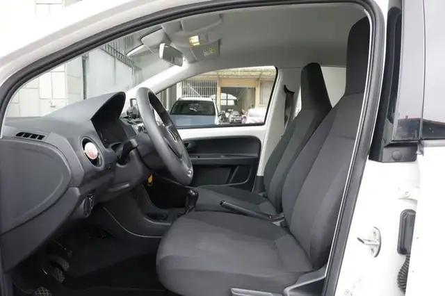 Volkswagen Up! view 19