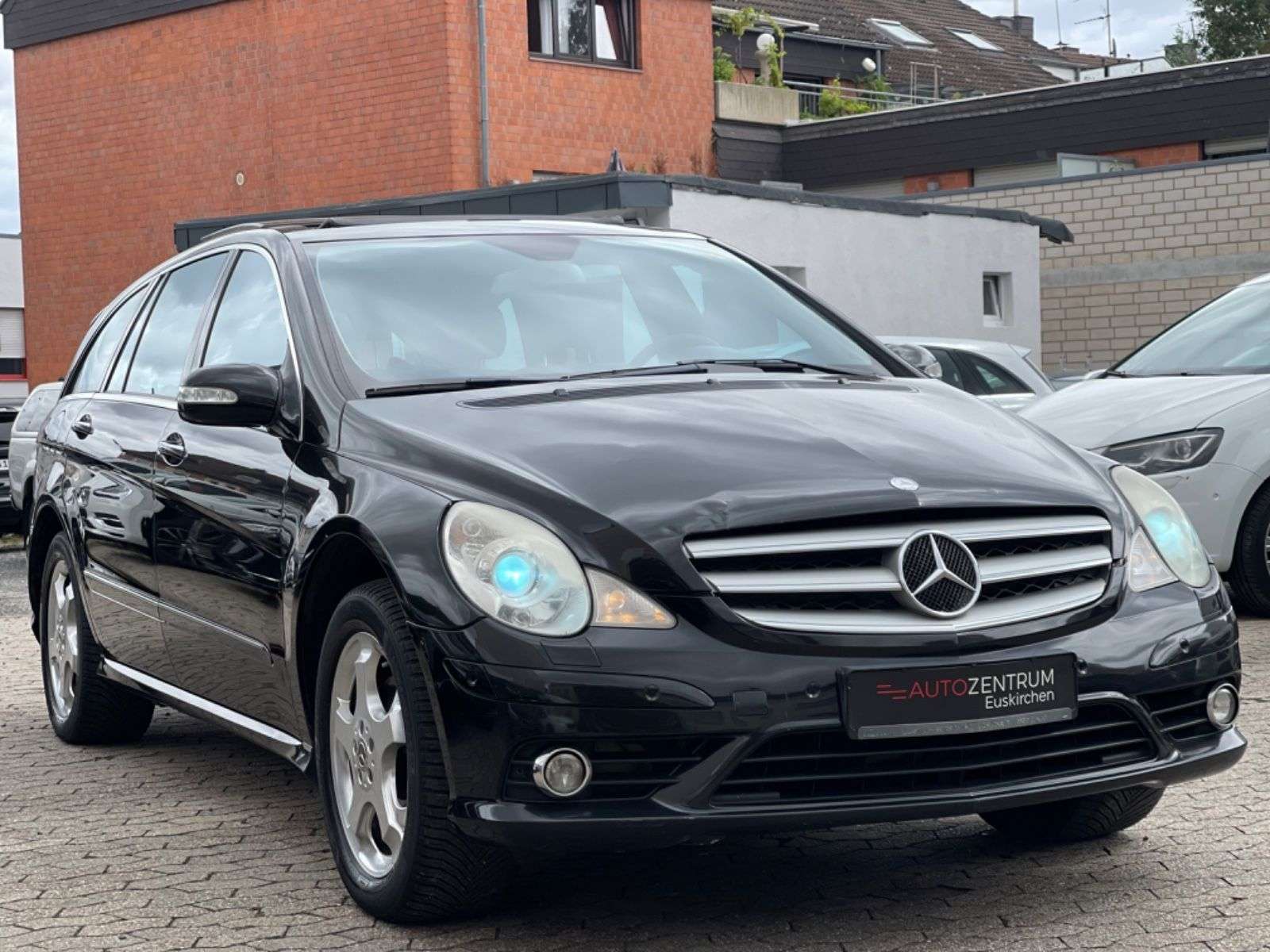 Second hand Mercedes Benz R-Class 320