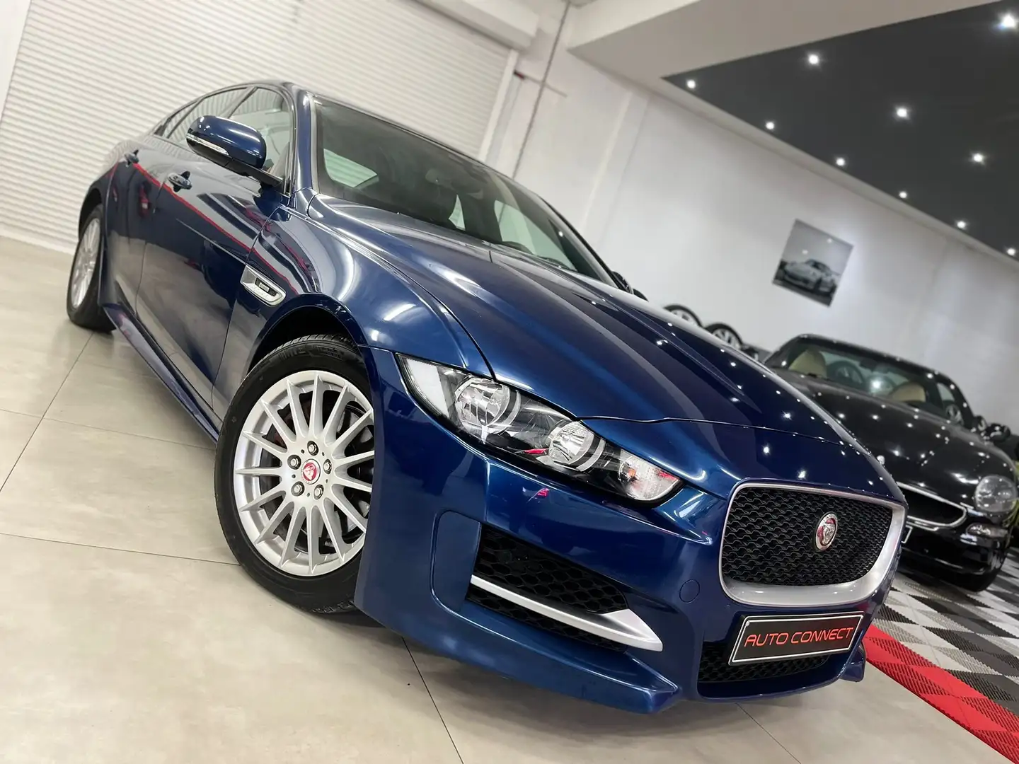 Jaguar XE *R-SPORT*NAVI*CAMERA*JANTES*RADAR*SUPERBE* Bleu - 1