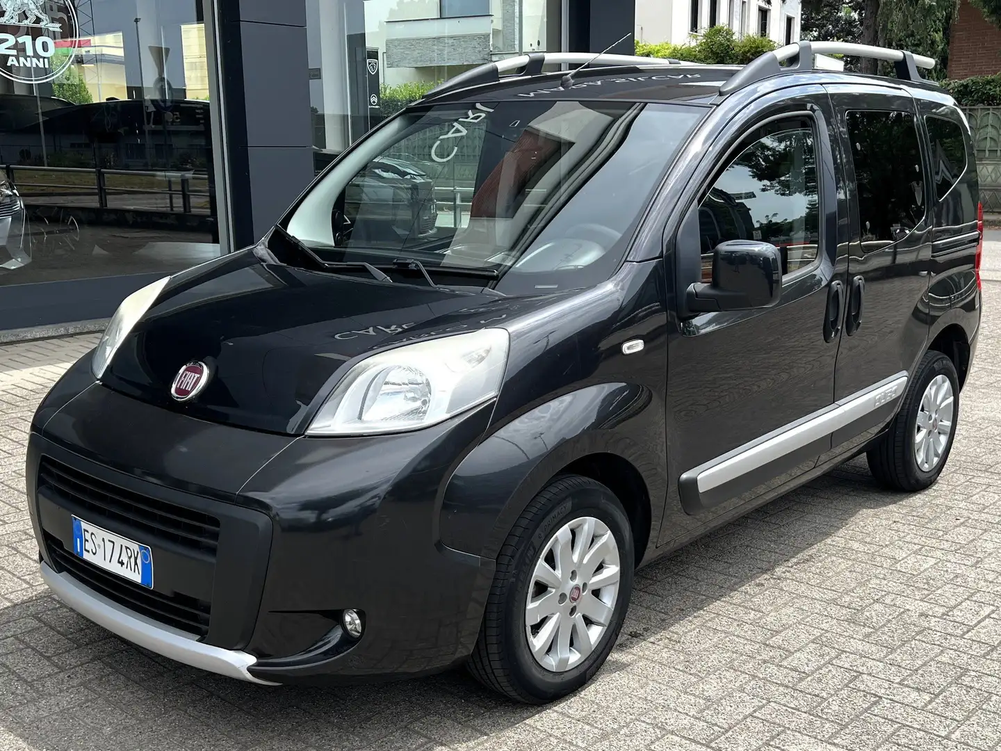 Fiat Qubo Trekking 1.3 mjt 16v 75Cv Zwart - 1