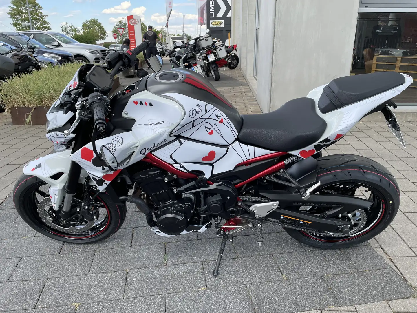 Kawasaki 900 Z ZR900F, 948 cbm, Rahmen rot, weiß, Spezialdesign - 1