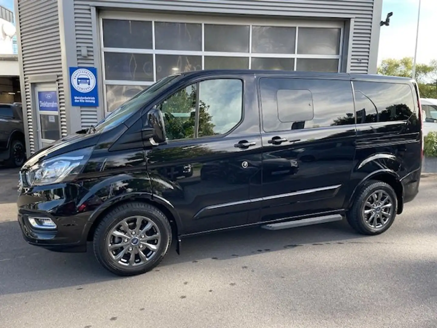 Ford Tourneo Custom Tourneo Custom  320 L1H1 VA Titanium 8 Sitzer Schwarz - 2