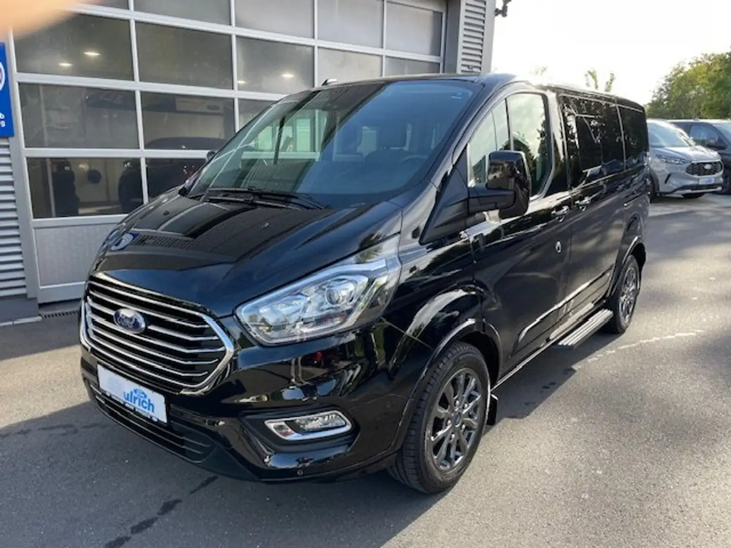 Ford Tourneo Custom Tourneo Custom  320 L1H1 VA Titanium 8 Sitzer Schwarz - 1