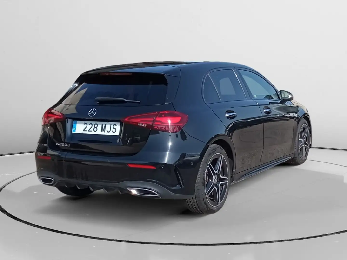 Mercedes-Benz A 200 200d AMG Line Zwart - 2
