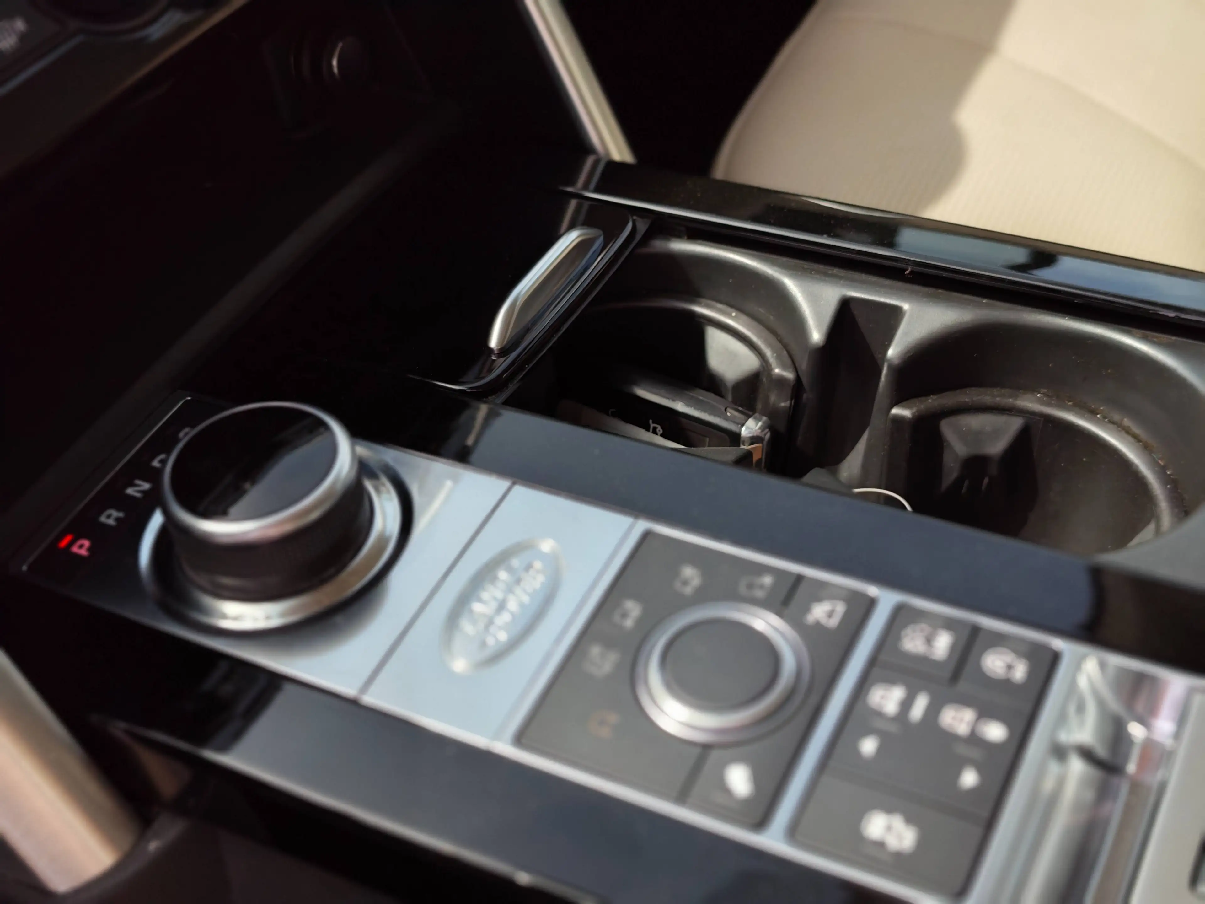 Land Rover Discovery Discovery 3.0 Si6 HSE BENZINER — photo 11