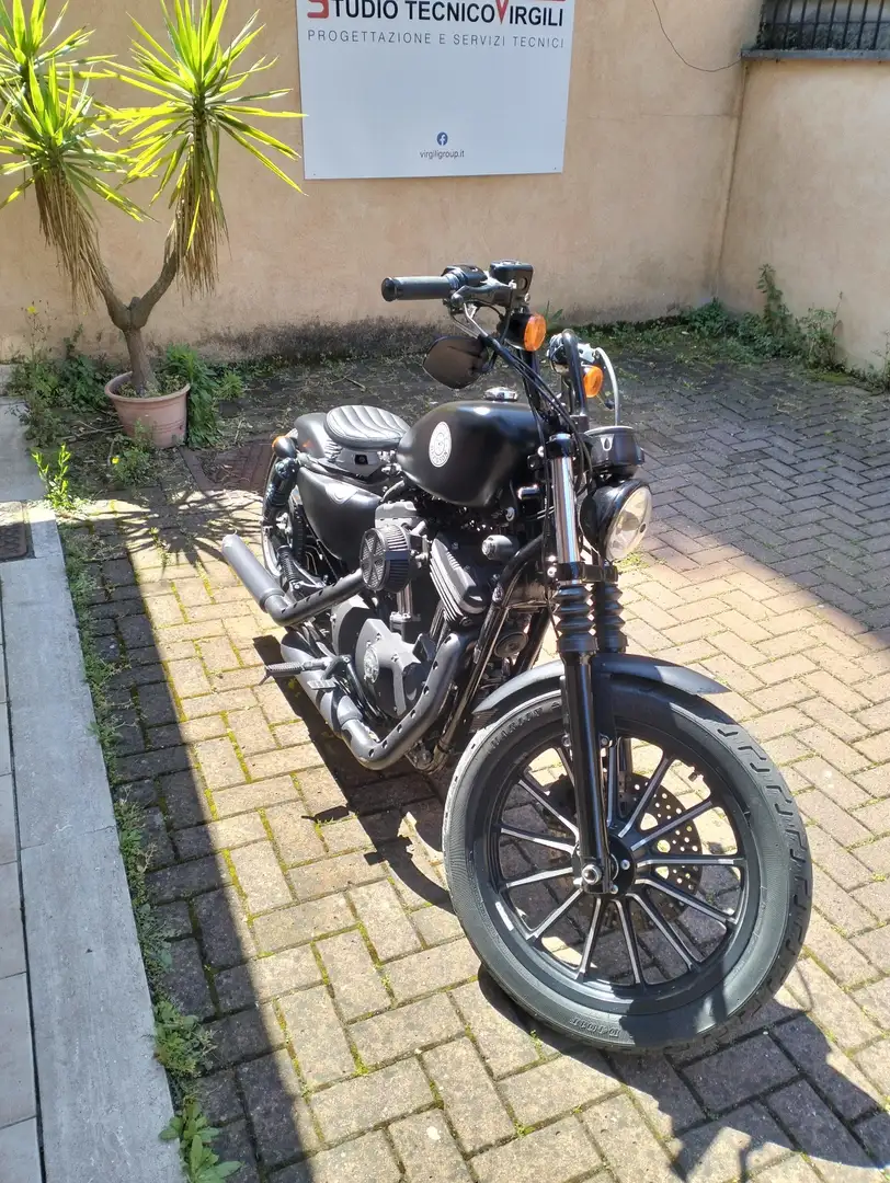 Harley-Davidson Iron 883 Negro - 1