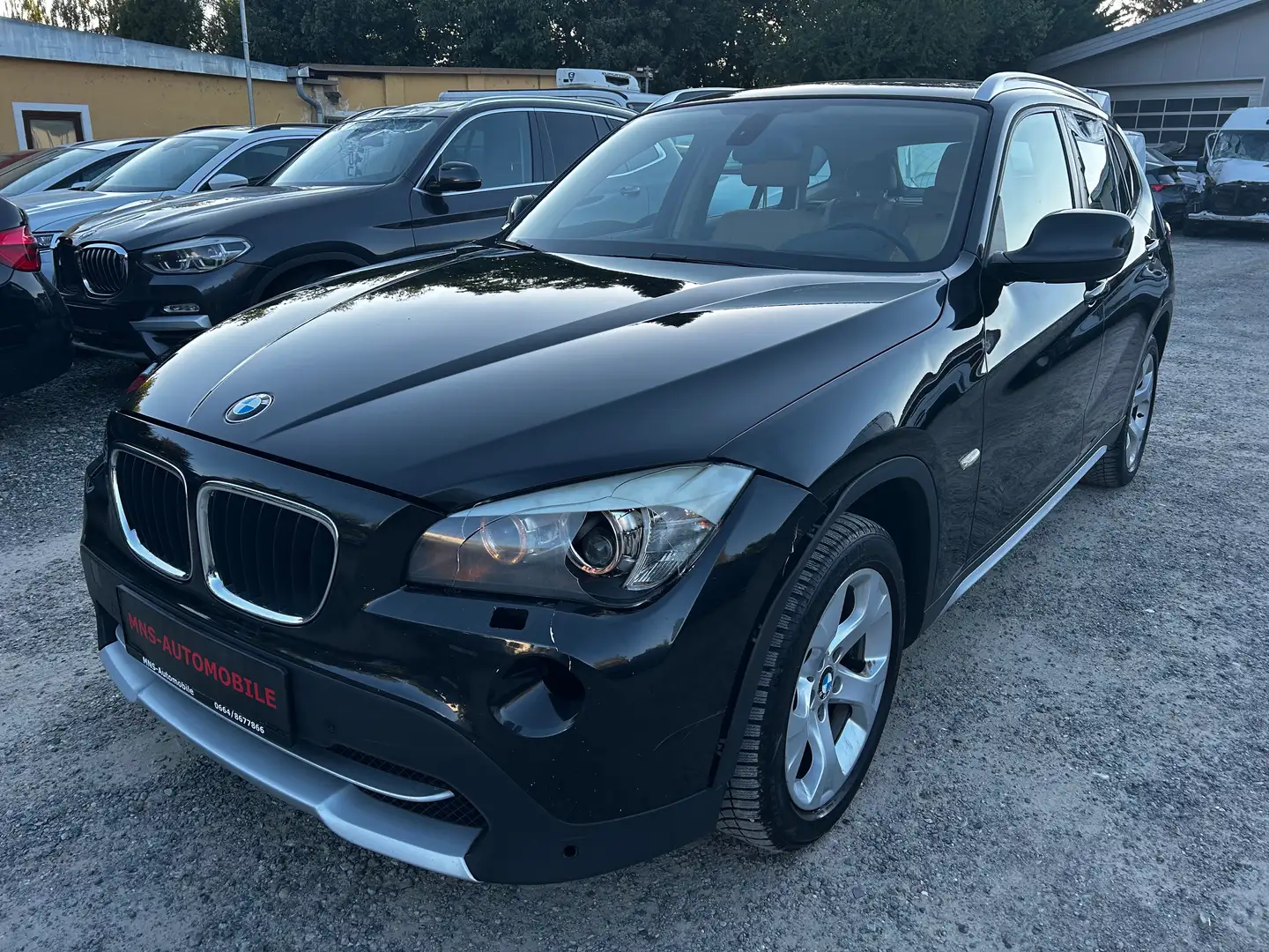 BMW X1 xDrive 20 d Leder Navi Kamera Panorama Wildschaden Schwarz - 1