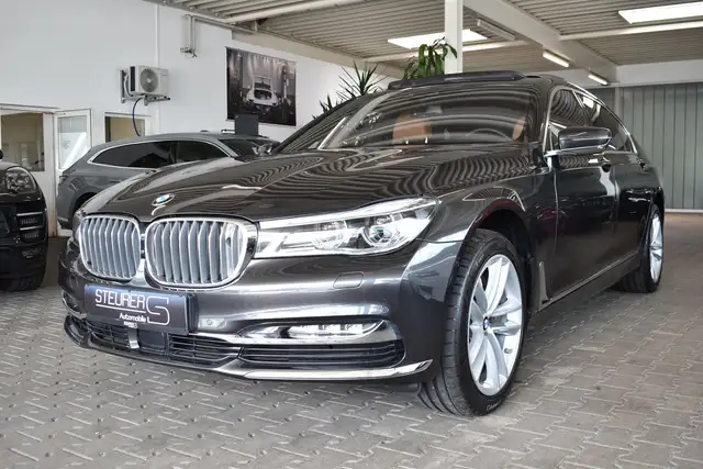 BMW 750 d L xDrive Loungepaket Rear TV 4-Sitzer Nightvisio