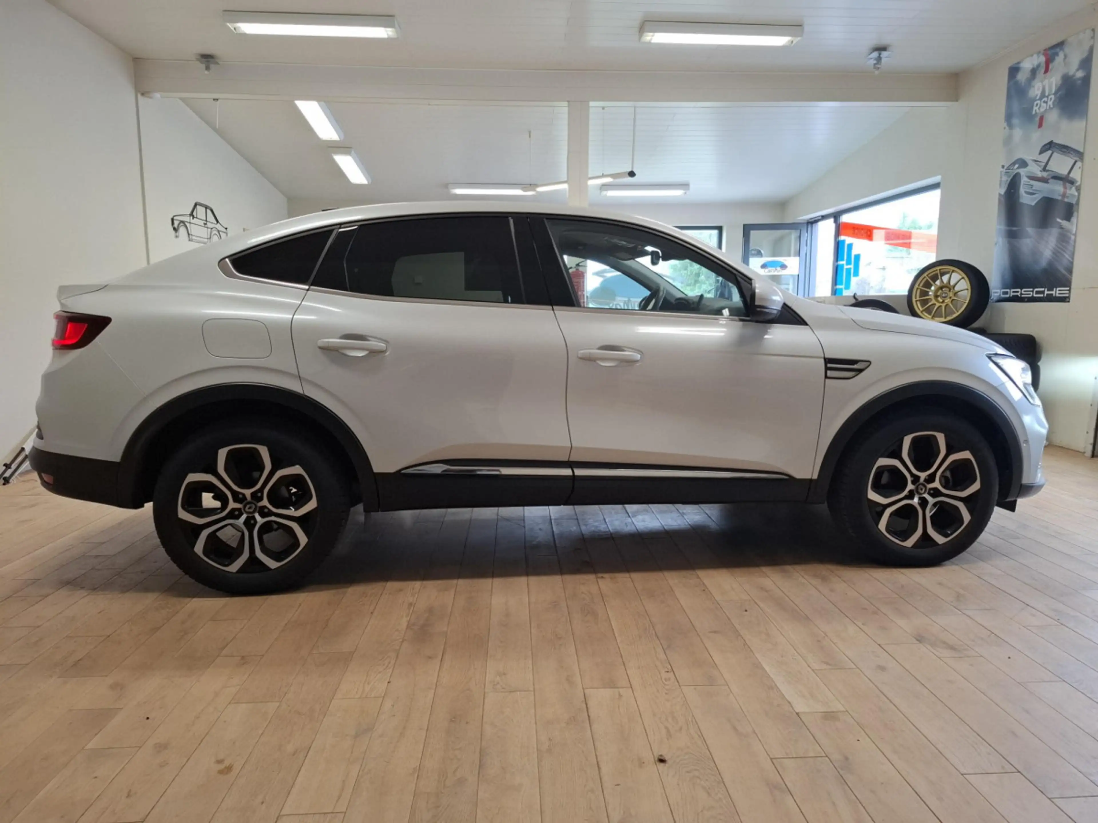 Renault Arkana 1.6 e-Tech HEV Techno EDC — photo 2