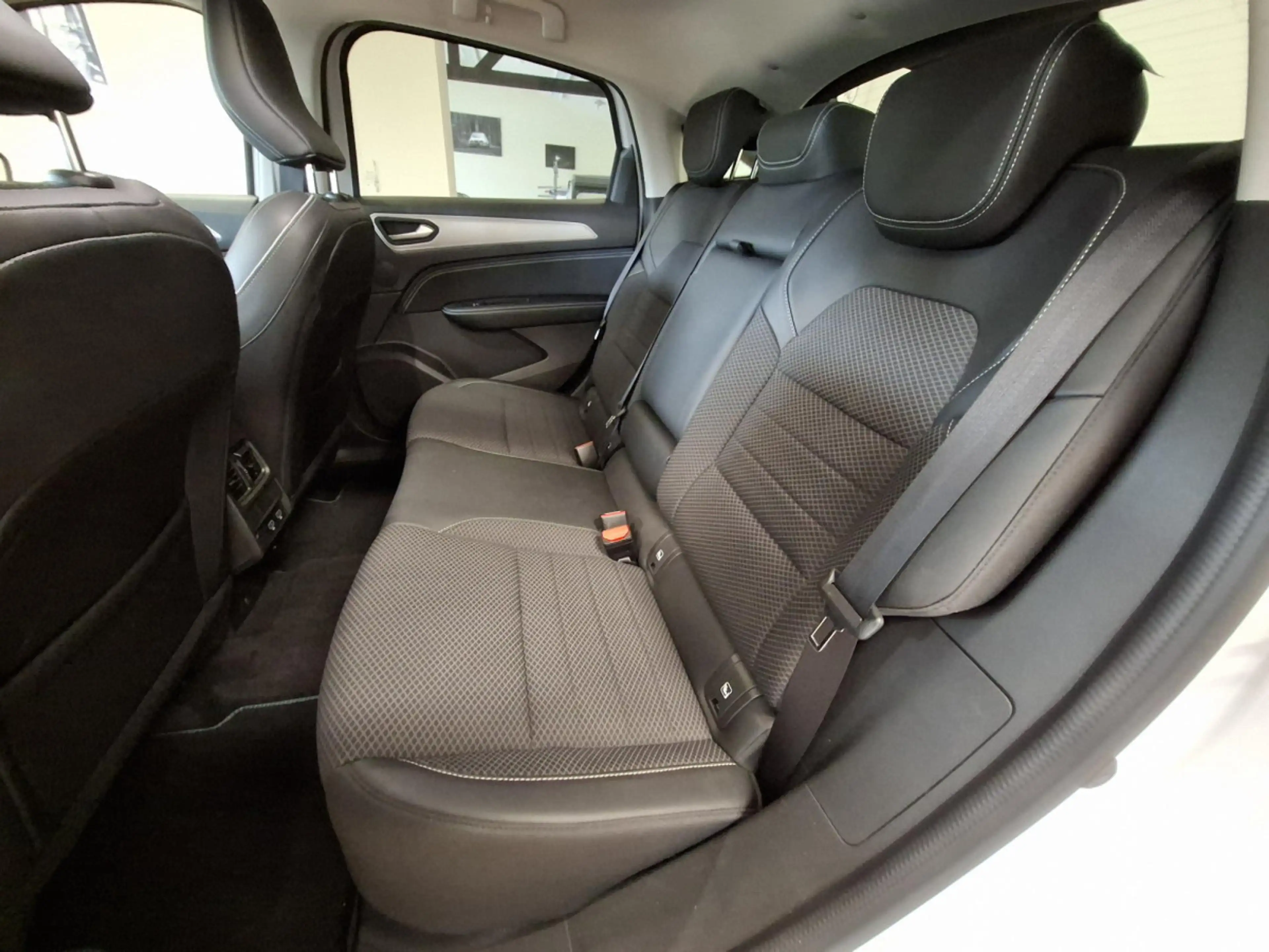 Renault Arkana 1.6 e-Tech HEV Techno EDC — photo 11