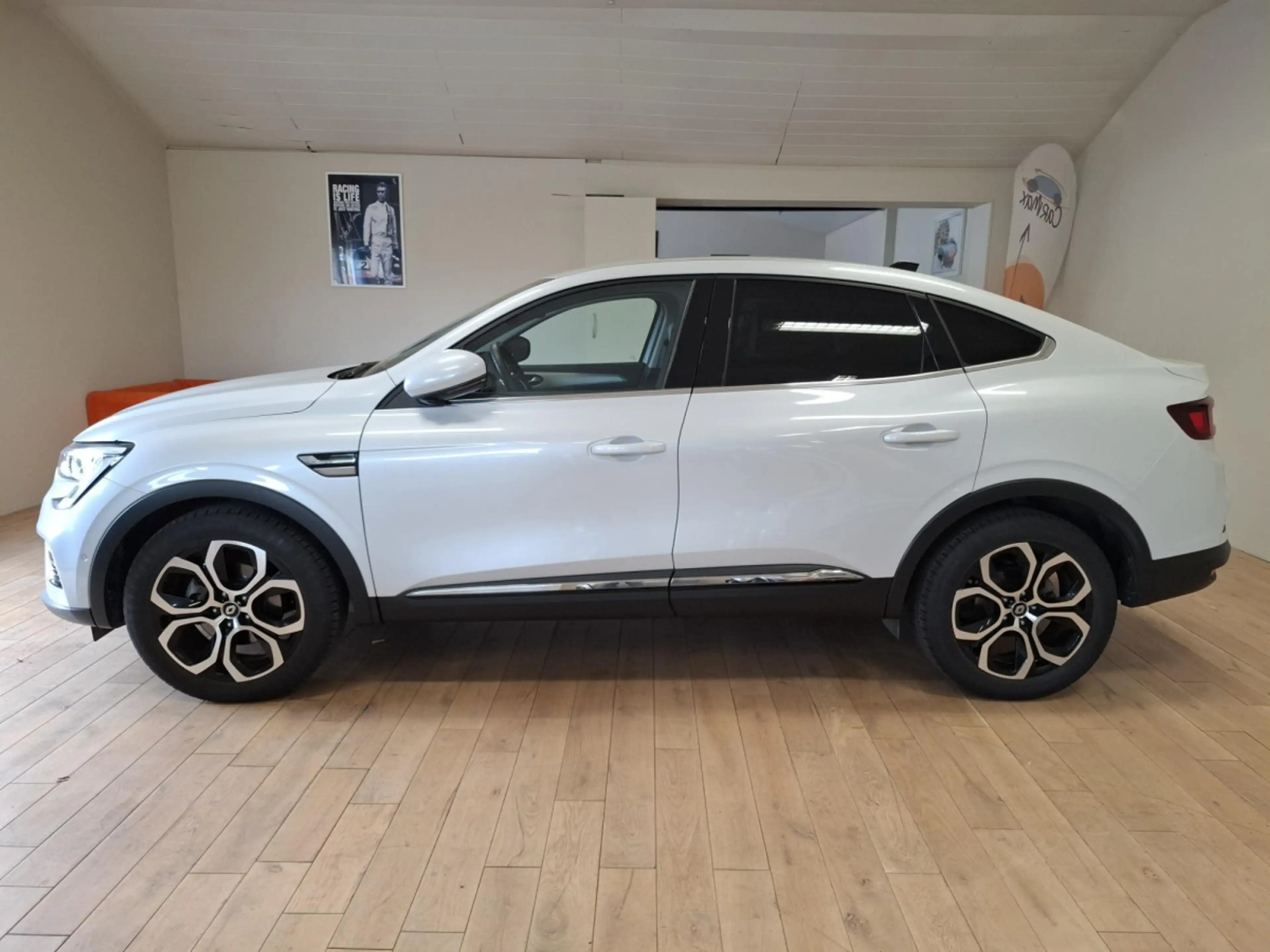Renault Arkana 1.6 e-Tech HEV Techno EDC — photo 6