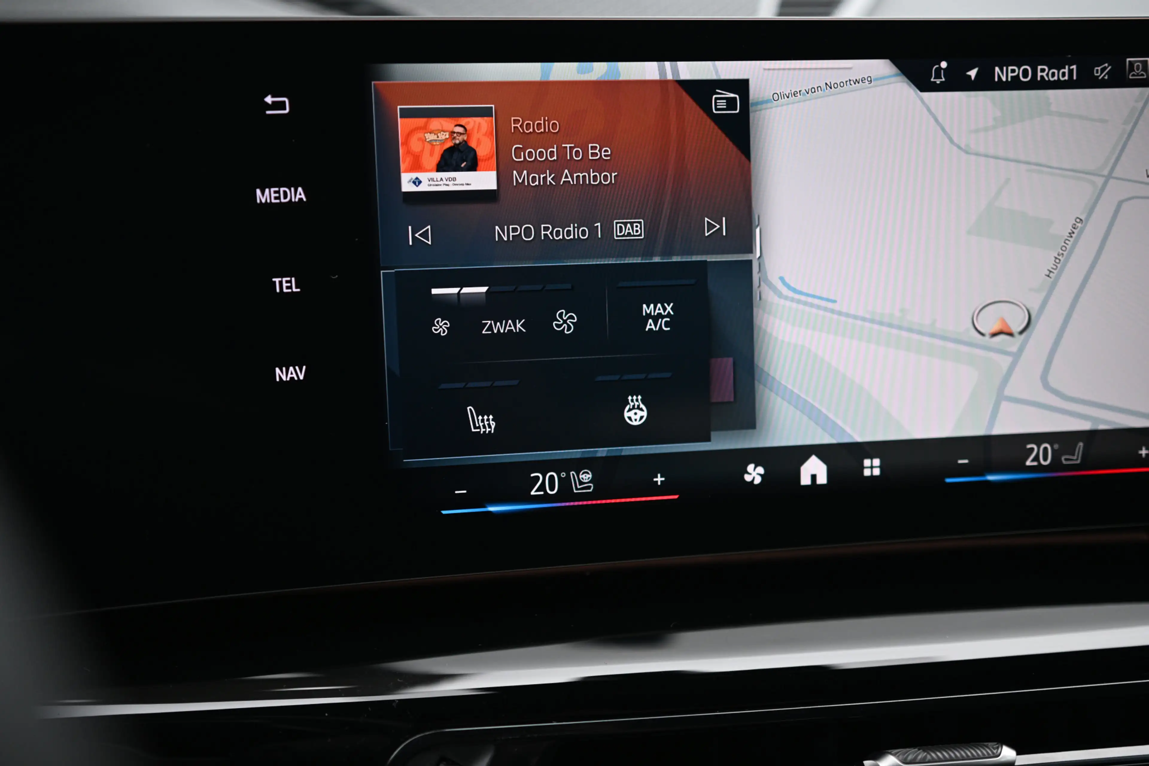 BMW iX2 eDrive20 M Sport / Sportstoelen / Comfort Access / — photo 10