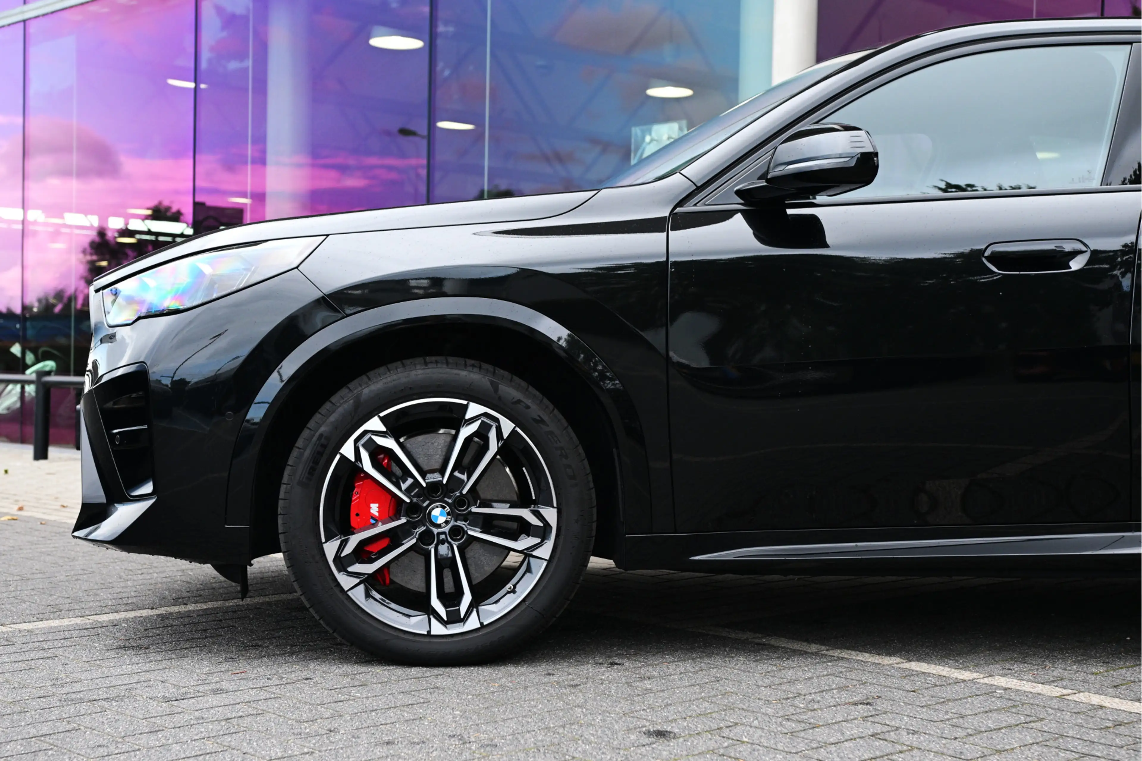 BMW iX2 eDrive20 M Sport / Sportstoelen / Comfort Access / — photo 7