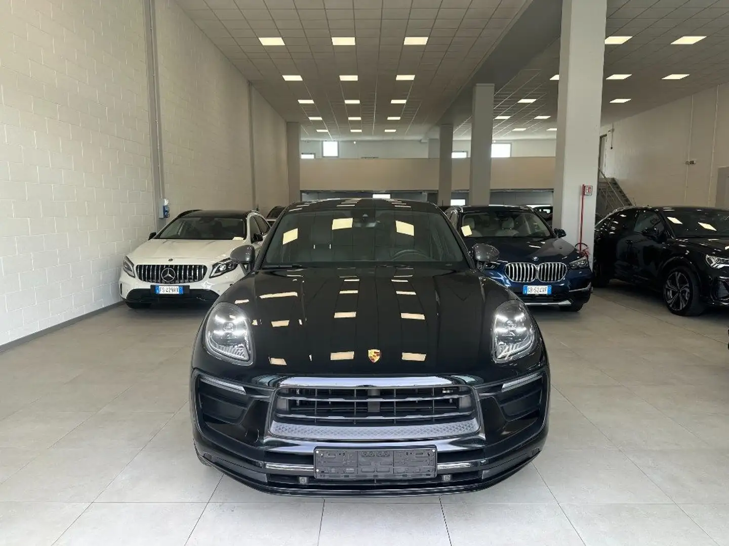 Porsche Macan 2.0 T Nero - 1