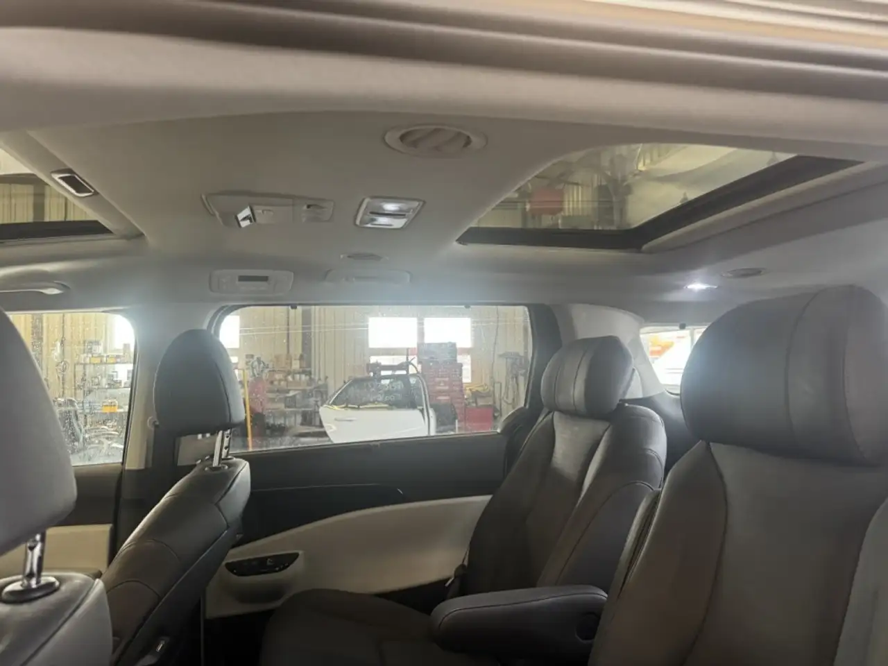 Kia Carnival снимка Kia Carnival