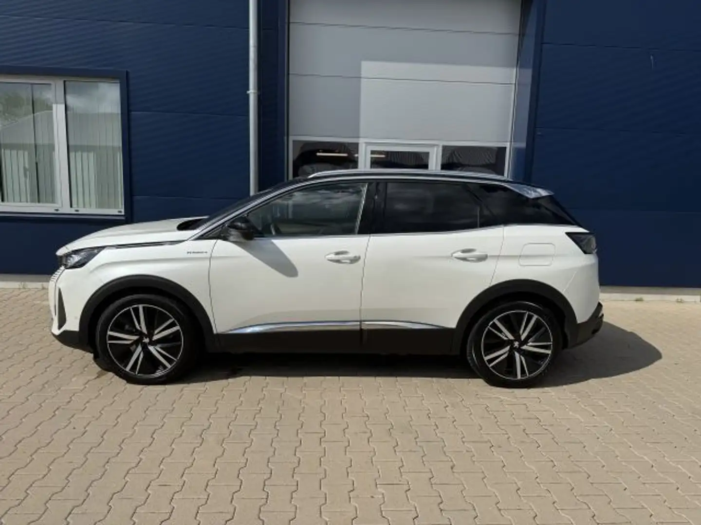 Peugeot 3008 Hybrid4 300 e-EAT8 GT Pack Weiß - 2
