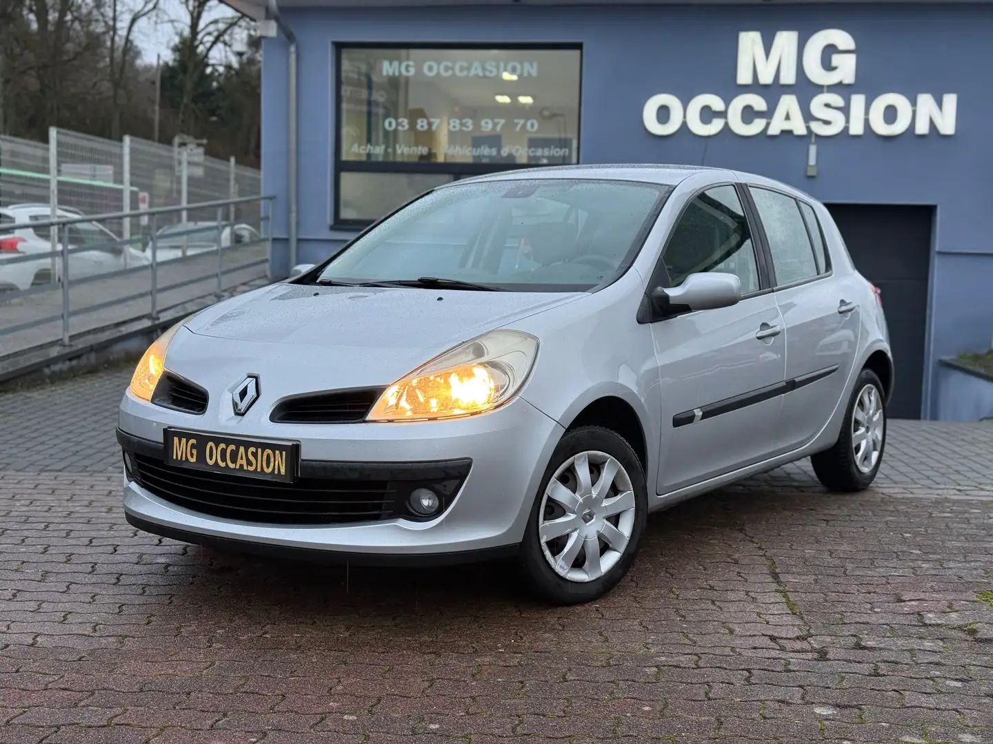 Renault Clio Clio 1.5 dCi 85 Campus Dynamique Gris - 2