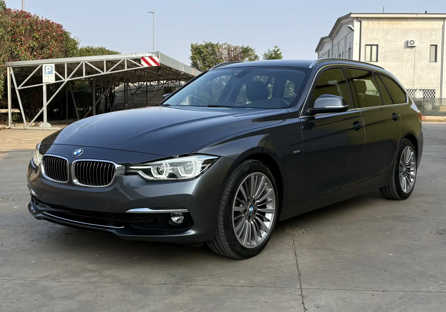 BMW 316 316d Touring Luxury auto - 1