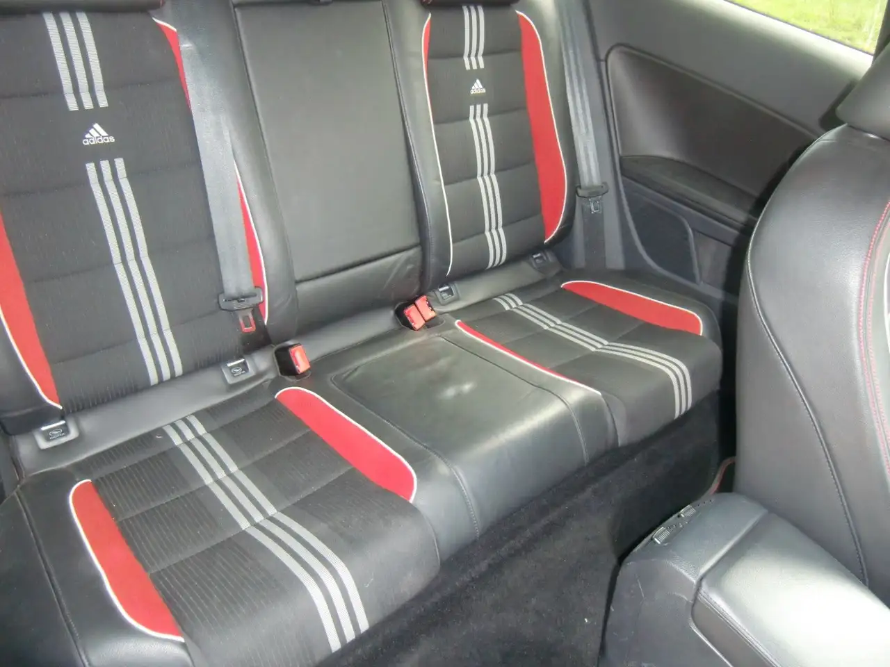 Volkswagen Golf Limousine in Rot gebraucht in Willstätt für € 16.900,-