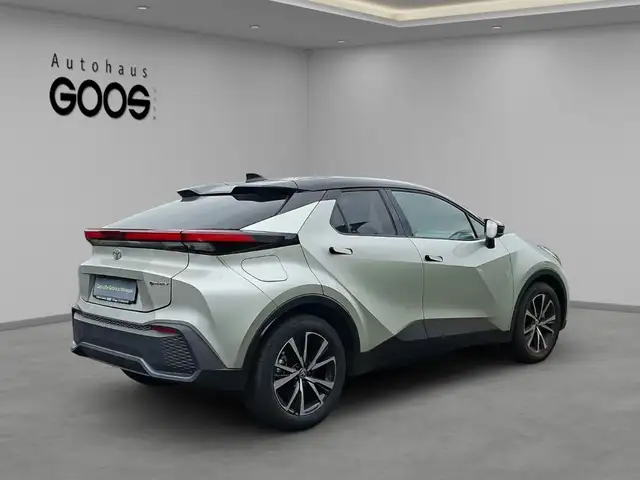 Toyota C-HR view 5