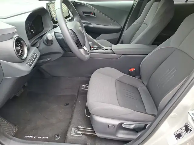 Toyota C-HR view 10